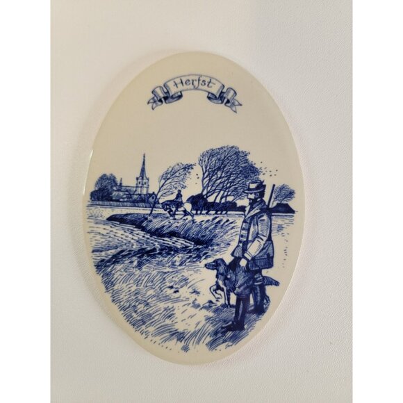 Vintage H & R Johnson Tile Delft Ceramic Tile Herfst Hunter Dog Scene Oval 4 x 6 - Picture 1 of 5